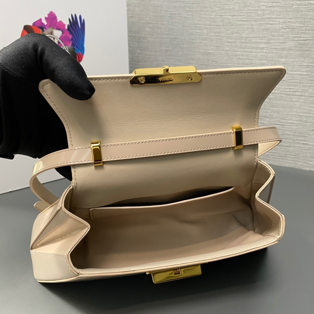 Pra*a Leather Shoulder Bag 28.5x14x7cm