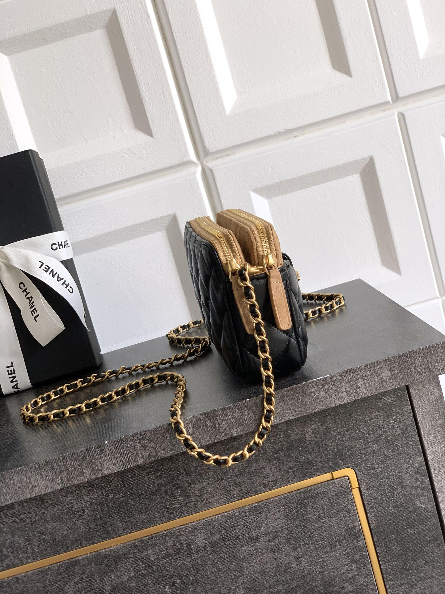 Ch*el Zipped Phone Holder With Chain AP4743 10x18x3cm