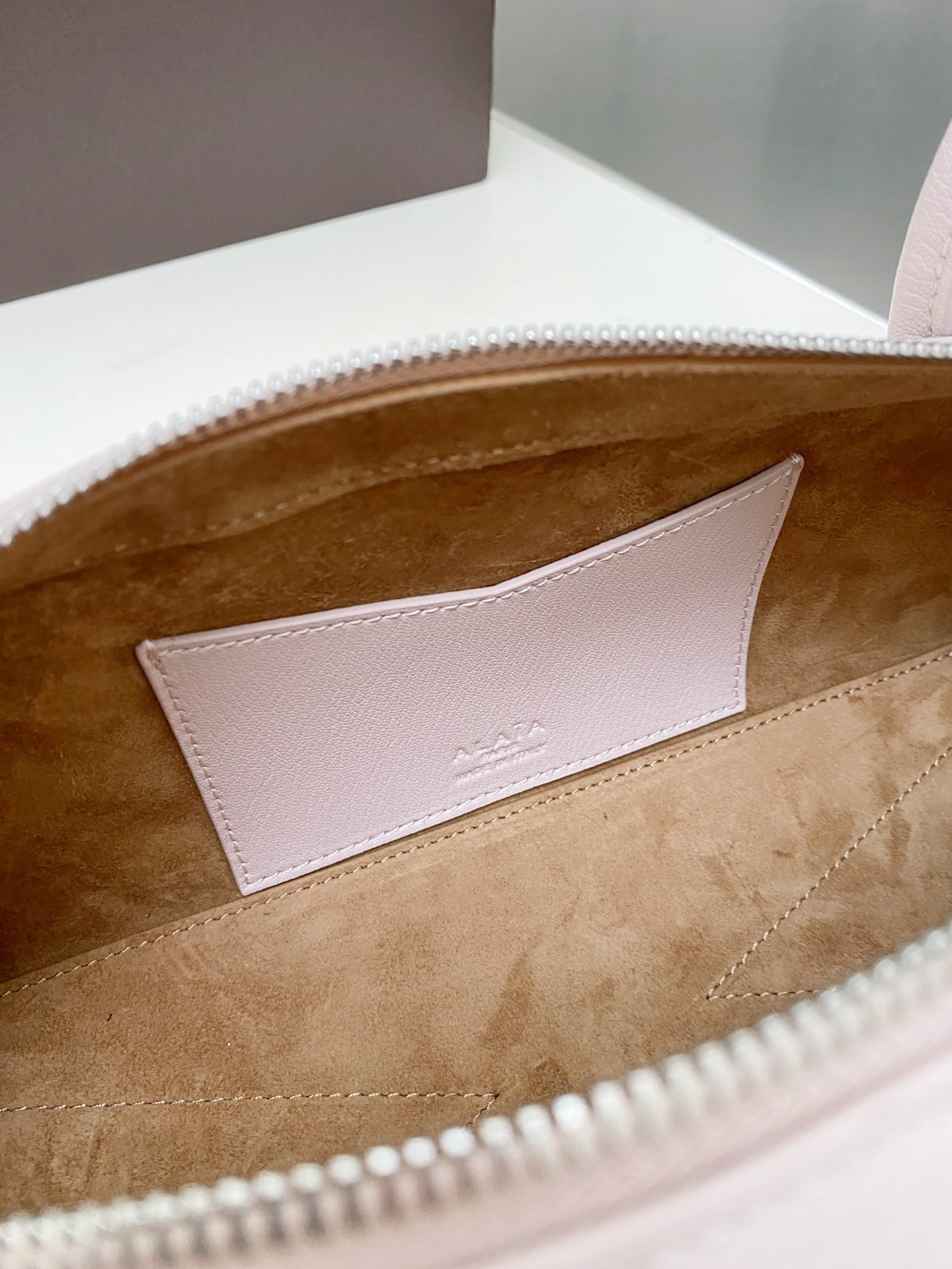 ALAÏA LE TECKEL MEDIUM BAG 33x11x10cm