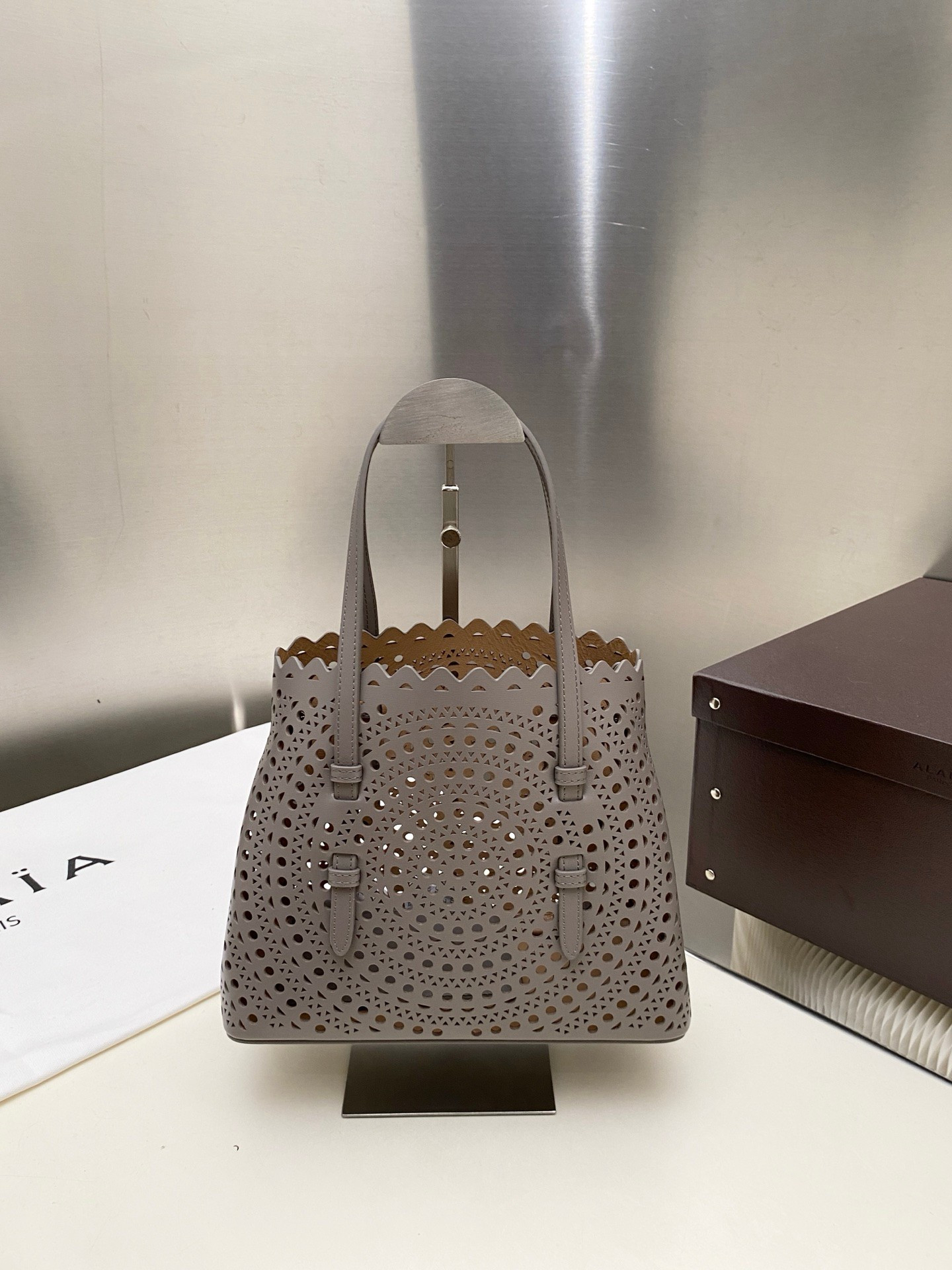 ALAÏA Mina 25 bag 25x20x12cm