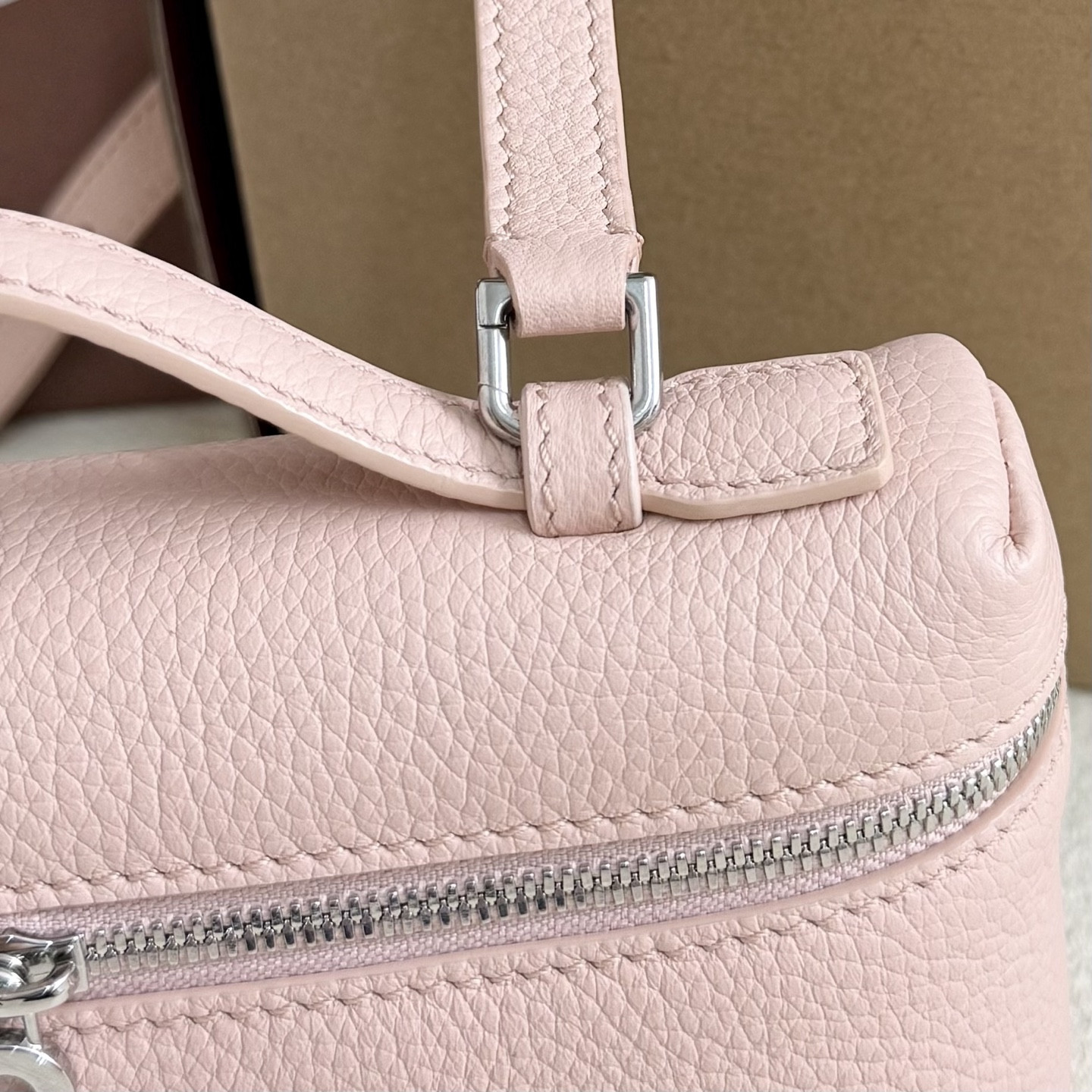 L**o p*ana Extra Pocket L19 11 x 19 x 6.5 cm