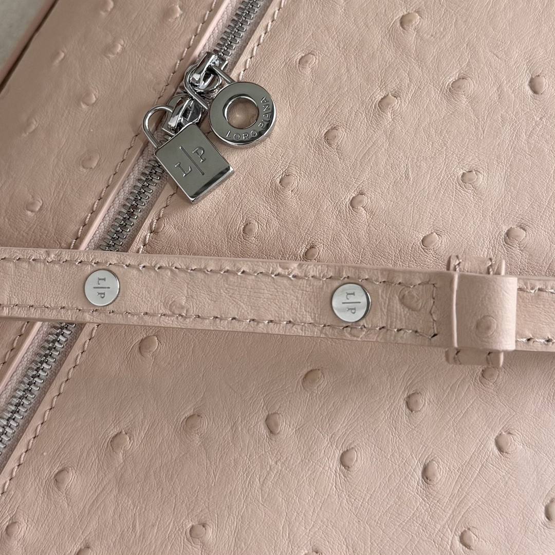 L**o p*ana Extra Pocket L27 Ostrich-grained Leather 16x27x10cm