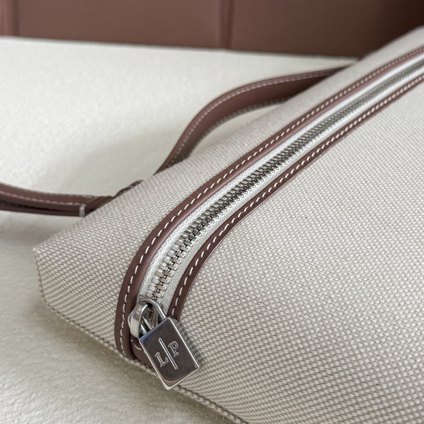 L**o p*ana Extra pouch L29 29x18x5cm