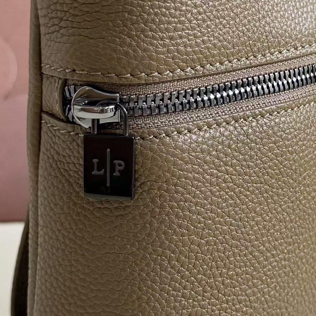 L**o p*ana Extra pouch L29 29x18x5cm