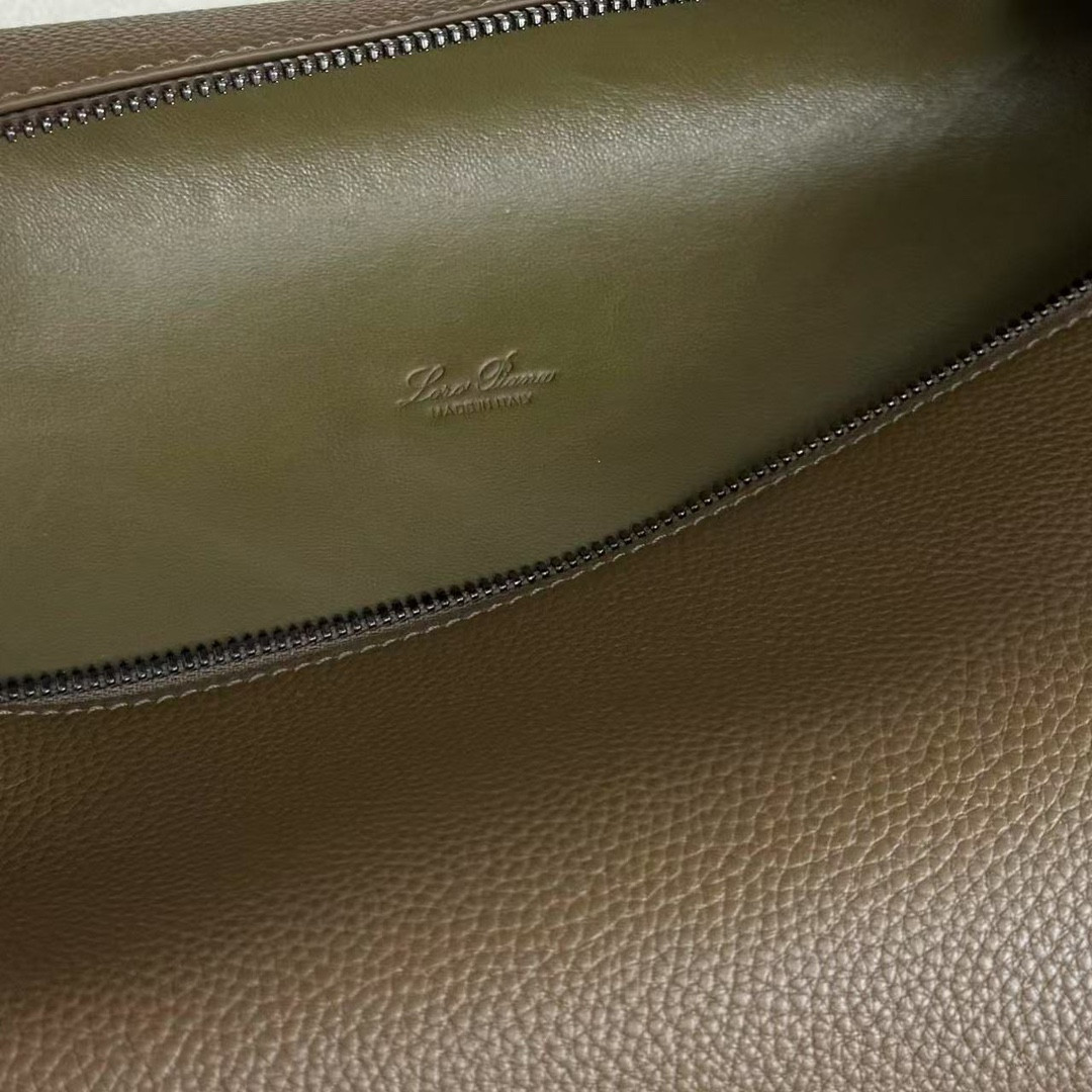 L**o p*ana Extra pouch L29 29x18x5cm