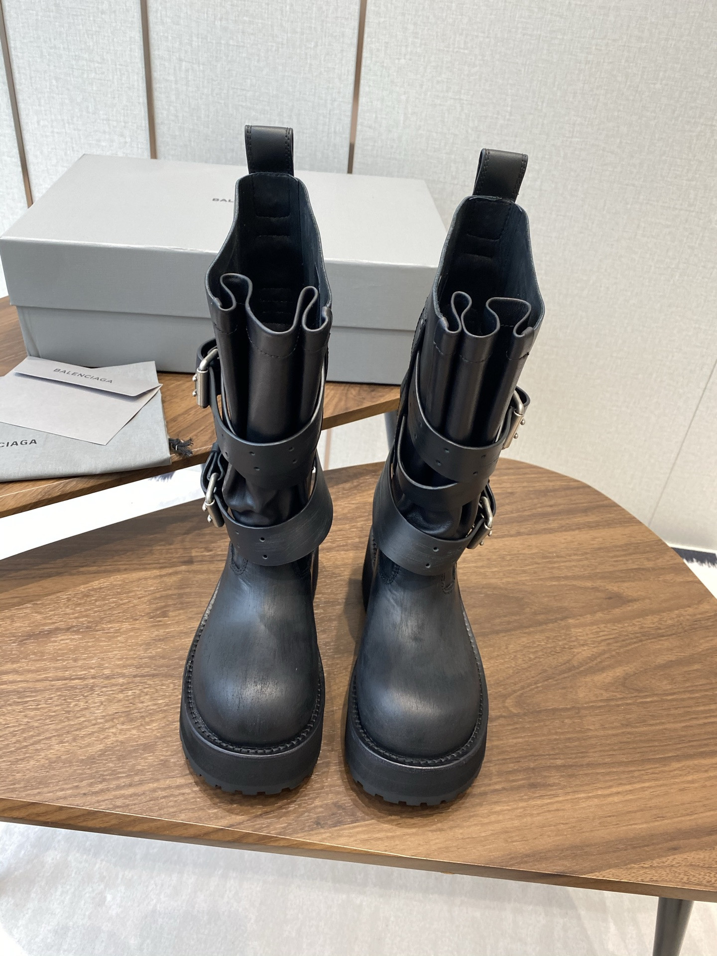 UA Ba*len*cia*ga Women