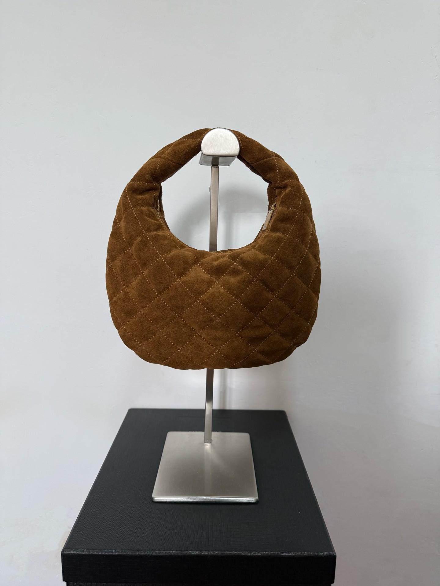 Y*L ICARINO in Quilted Suede 17x15.5x3cm
