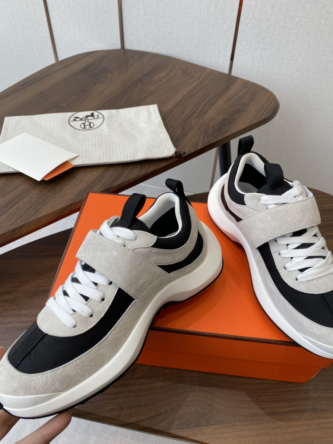 UA Hermès Loop Sneaker