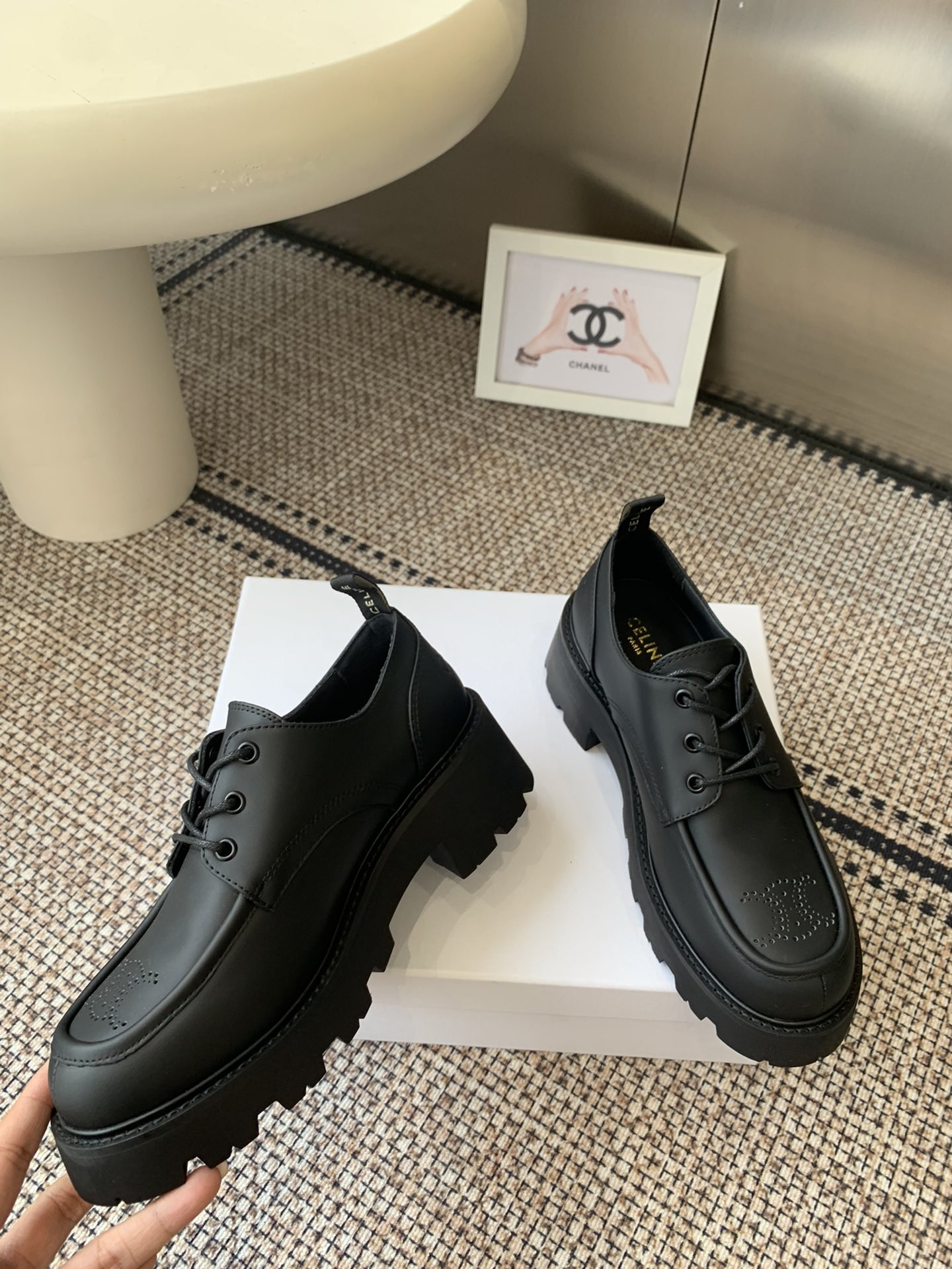 UA Ce**e TRIOMPHE DERBIES IN SHINY BULL