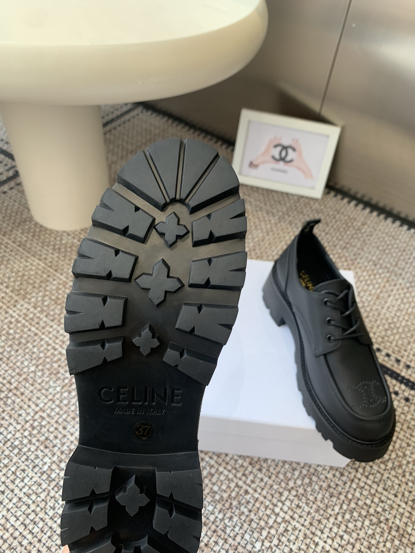 UA Ce**e TRIOMPHE DERBIES IN SHINY BULL