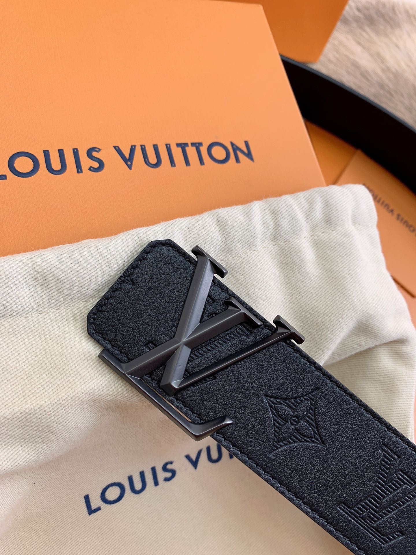 LV L0*is V*t0n 40MM BELT